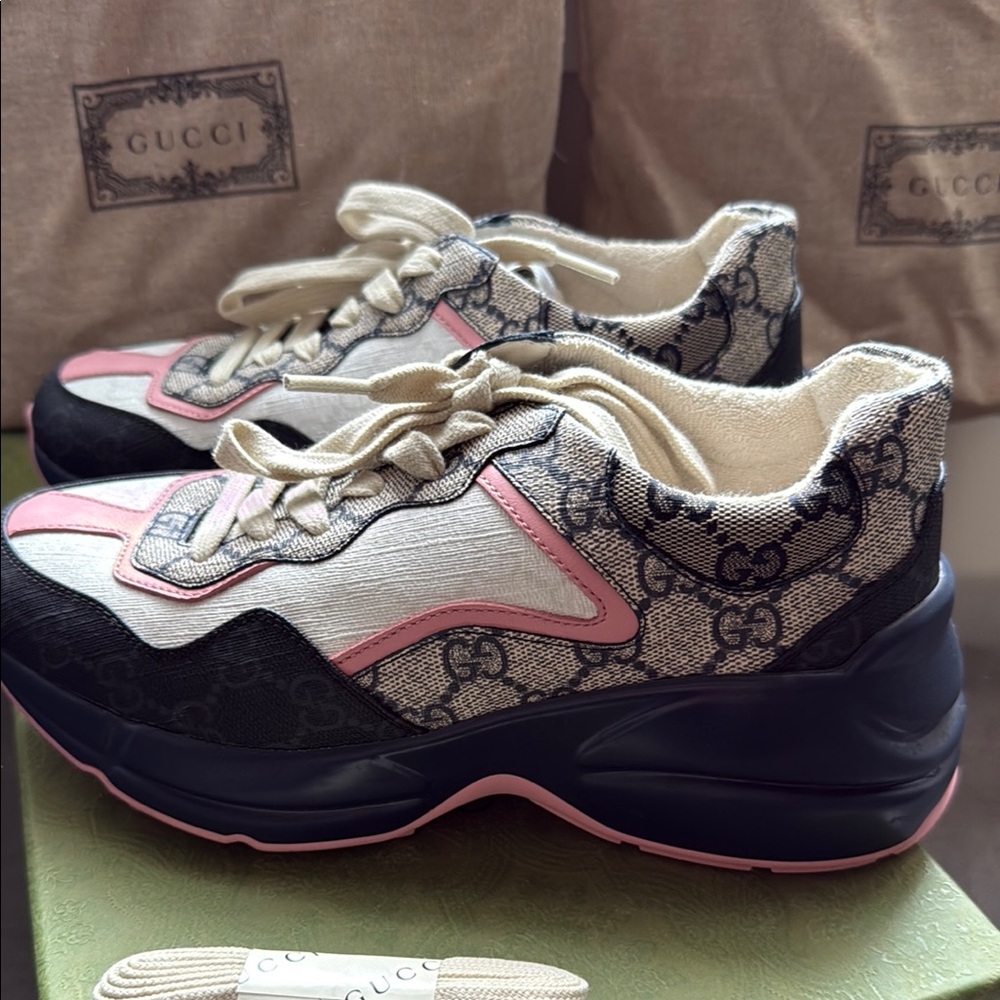 Gucci Women's Pink and Black Sneakers